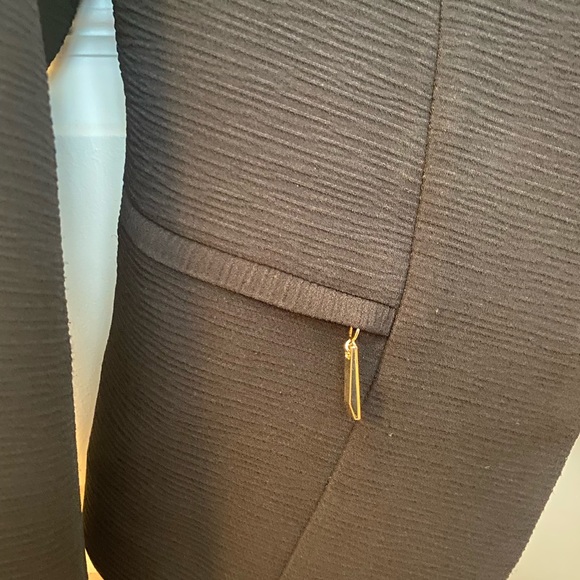 Black short cut dynamite blazer size M - Picture 2 of 2